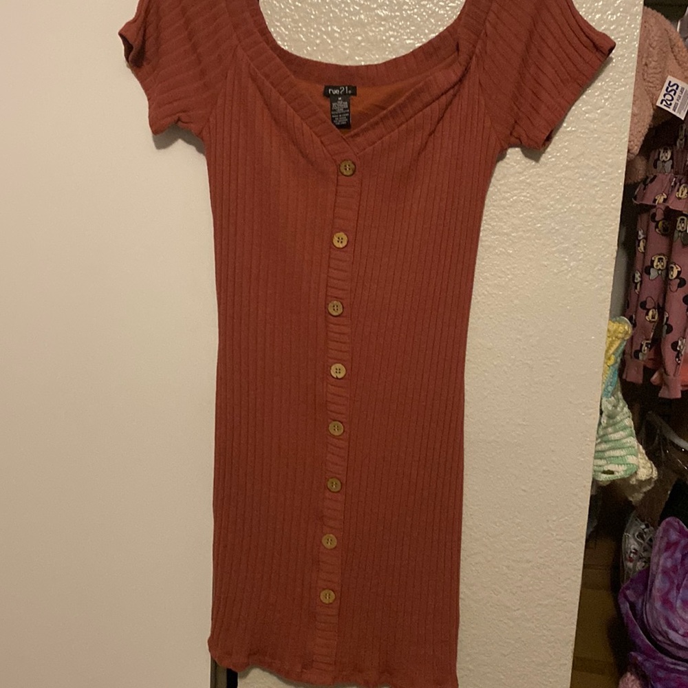 Red-brown dress